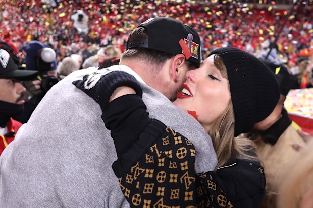 Taylor Swift celebrates with Travis Kelce 
