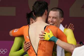Feeling the love: Slovenia’s gold medallist Primoz Roglic (left), the Netherlands’ silver medallist Tom Dumoulin, and Australia’s bronze medallist Rohan Dennis.