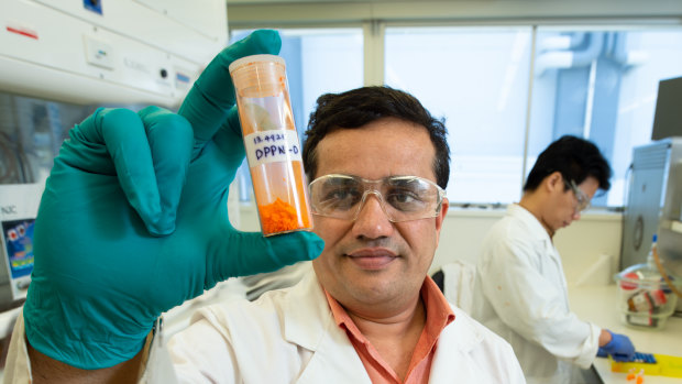 QUT Professor Prashant Sonar is using organic pigments to make transistors. 