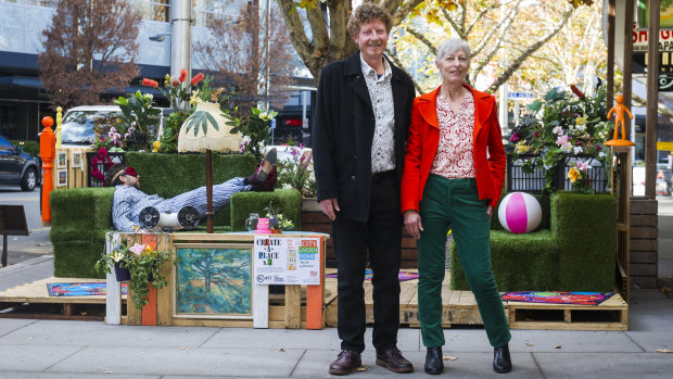 Artists Phil Nizette and  Jennifer Jones from Wellspring Environmental Arts and Design and the City installation.