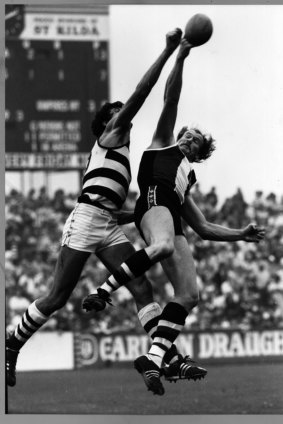 Jeff Fehring (right) in action for St Kilda against Geelong's Rod Blake in 1981.
