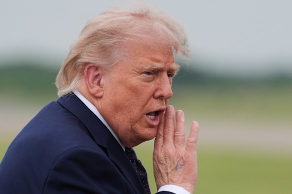 Il presidente degli Stati Uniti Donald Trump venerdì salirà a bordo dell'Air Force One nel New Jersey.