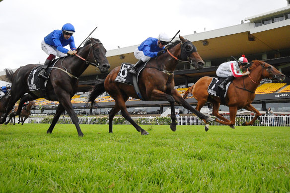 Vegadaze on the outside holds off the Godolphin pair of Manicure and Kementari.
