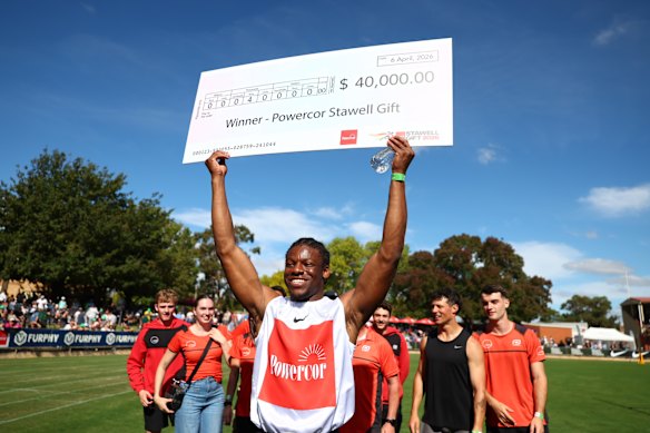 Olufemi Komolafe collected $40,000 as winner of the Stawell Gift. 