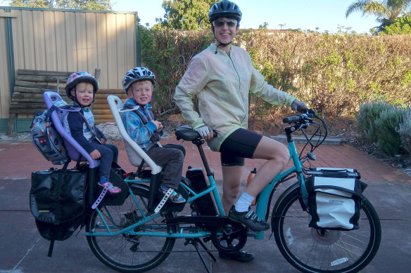 Natasha Hurley-Walker has no trouble managing two children, work, and using her cargo bike as a primary mode of transport. 