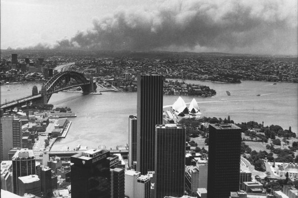The Terrey Hills bush fires from the MLC Center in the City. December 17, 1979