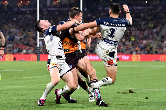 Corey Oates will miss up to two months after breaking his jaw in the match against  the North Queensland Cowboys at Suncorp Stadium last Friday.