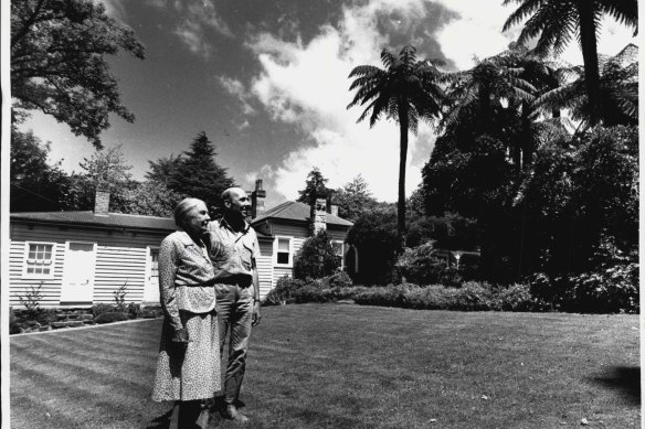 Peter Valder and his mother in the garden of Nooroo.