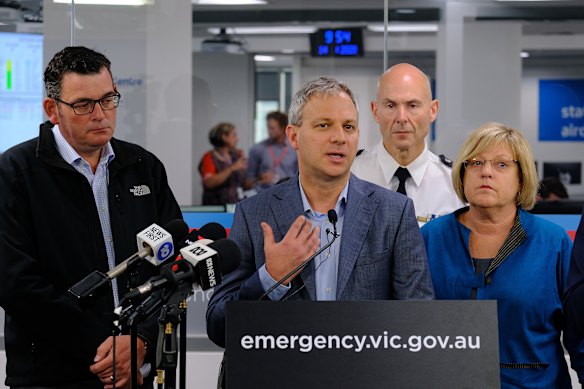 Dr Brett Sutton says he's happy to work with Tennis Australia on a policy.