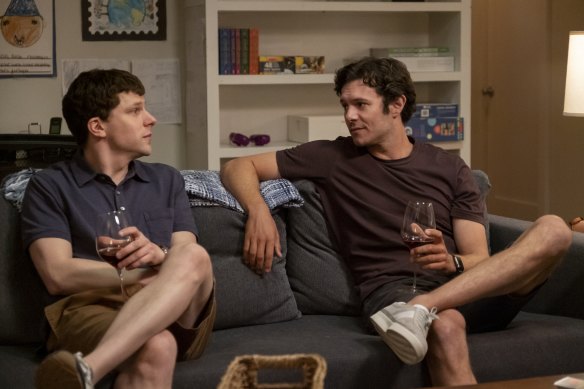 Jesse Eisenberg and Adam Brody (aka Seth Cohen) in Fleishman Is In Trouble.