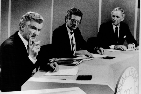 "The Great Debate" Mr. Hawke Make a point at the National Press Club tonight watched by Mr. Ken Randall (N.P. Club President and Chairman of the debate) and Mr. Peacock. November 26, 1984.