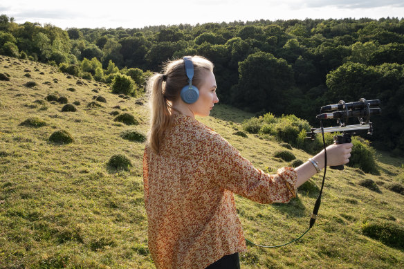 A field recordist at work in Sonia Leber and David Chesworth’s What Listening Knows.