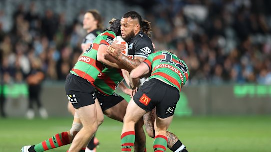 Addin Fonua-Blake takes a hit-up.