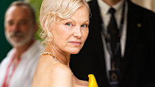 Anderson let the gown have its moment, teaming it with an elegant updo, low-key makeup and a necklace.