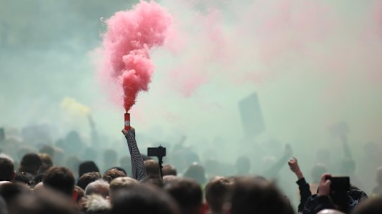 Manchester United fans make themselves heard outside Old Trafford on Sunday.