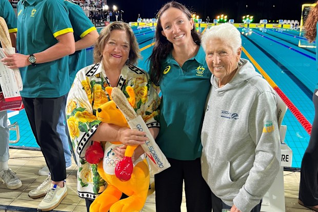 Gina Rinehart poses with Lani Pallister and Dawn Fraser at the Commonwealth Games in Glasgow.