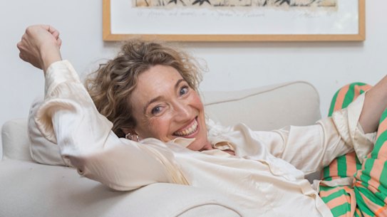 Claire Atkins dice que le recetaron testosterona para su libido sorprendentemente baja después de la menopausia y le devolvió una vida sexual saludable en su matrimonio.