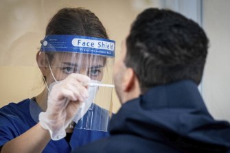 People who test positive to COVID-19 in NSW or Victoria will have to wait until they test negative before they can enter Queensland when borders reopen at the 80 per cent vaccination target.