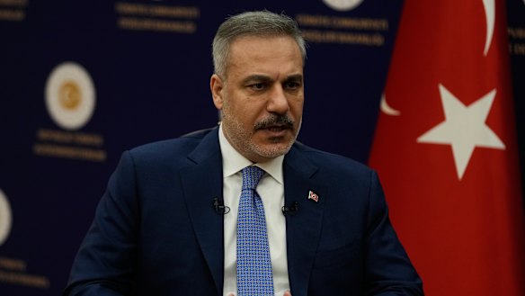 Menteri Luar Negeri Turki, Hakan Fidan, berbicara selama wawancara dengan Associated Press.