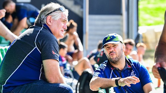 Scott Johnson (left) and Michael Cheika chat during a Wallabies training session in July. 