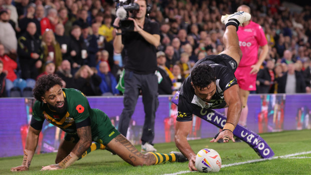 Peta Hiku is denied the potential match-winning try.