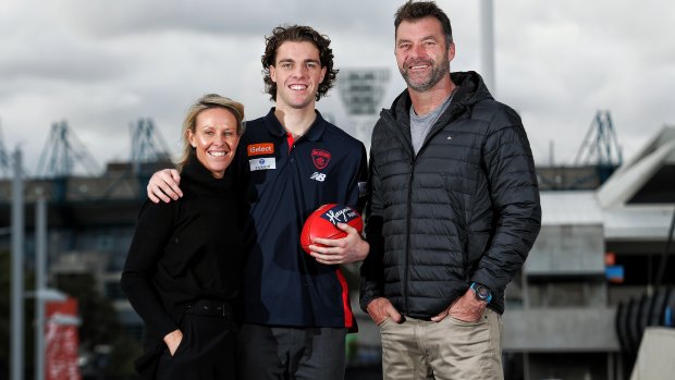 Austin Bradtke with mum Nicole and dad Mark.