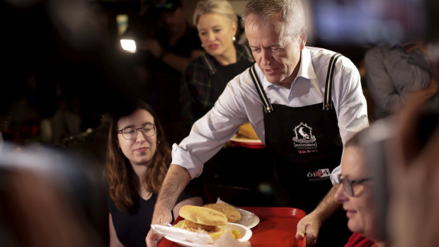 Bill and Chloe Shorten help to serve food during a visit to the Salvation Army's Lighthouse Cafe in Melbourne on Good Friday.
