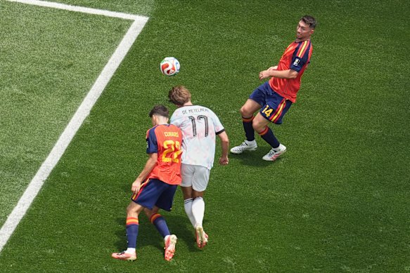 Charles De Ketelaere equalises.