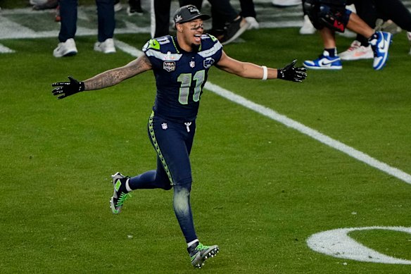Jaxon Smith-Njigba runs onto the field at full-time. 
