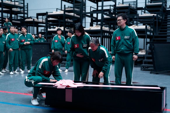 Park Sung-hoon as Cho Hyun-ju, Jo Yu-ri as Kim Jun-hee, Kang Ae-sim as Jang Geum-ja, Yang Dong-geun as Park Yong-sik in a scene from Squid Game season three.