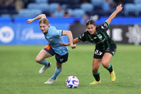 Sydney FC’s Cortnee Vine and Western United’s Angela Beard contest the ball in the semi-final earlier this month.