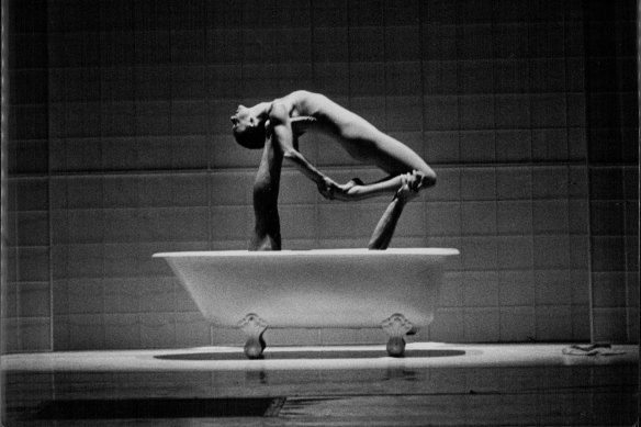 Janet Vernon in the Sydney Dance Company's production Some Rooms in 1989.