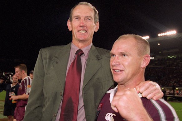 Wayne Bennett and Allan Langer after a 2001 State of Origin victory.