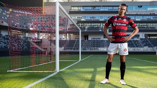 Jack Rodwell in his Wanderers kit.