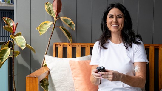 Lisa wearing a glucose monitoring device at home.  Diabetes medical staff are struggling to keep up with an explosion in people seeking wearable diabetes glucose monitoring and insulin pumps, calling for the fed gov to subsidise more sessions.