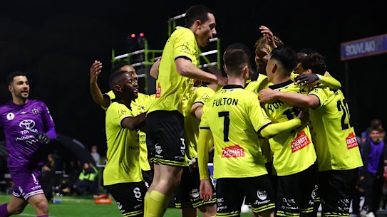 Heidelberg United win their way through to the Australia Cup semi-finals.