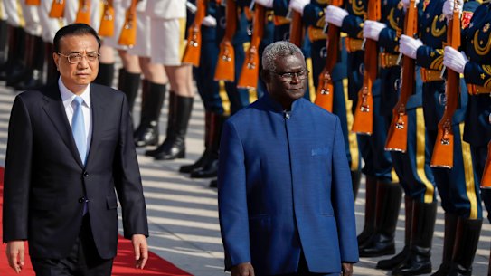 Chinese Premier Li Keqiang, left, and Solomon Islands PM Manasseh Sogavare in Beijing. 