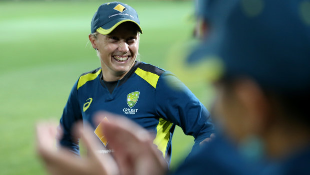 Alyssa Healy and the Australian team easily accounted for Sri Lanka in the second game of their three-match series.