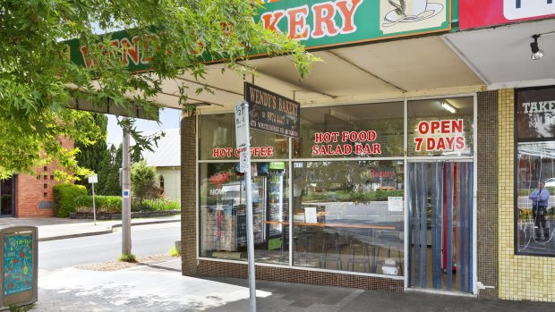 A corner shop at 473 Whitehorse Road and 19A Edward Street in Mitcham sold at auction.