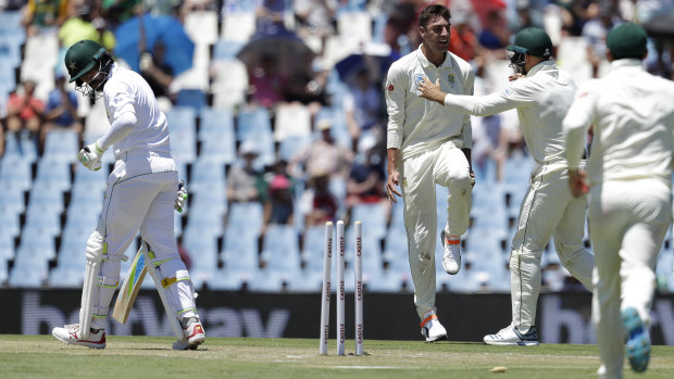 South Africa's Duanne Olivier (centre) celebrates after bowling out Pakistan's Mohammad Amir (left).