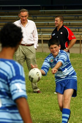 NSW Premier Bob Carr talks with Souths player Willie Peters in 2003.