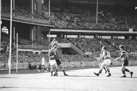 Footscray ruckman rises over Graham Cooper and Graham Ion.