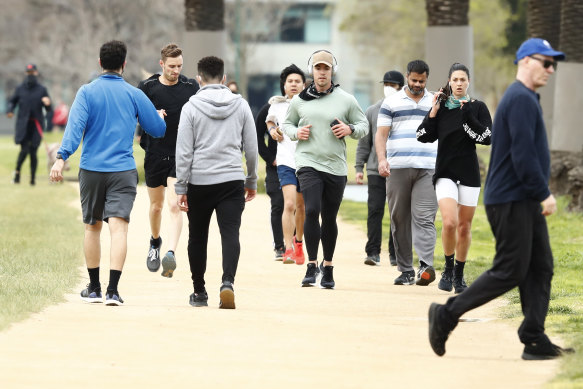 Melburnians at Albert Park enjoying their one hour of exercise..