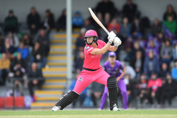 Ellyse Perry continued her superb form for the victorious Sixers in Launceston.