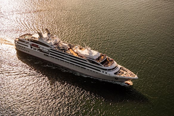 Ponant ofrecerá 40 cruceros temáticos en 2026-27.