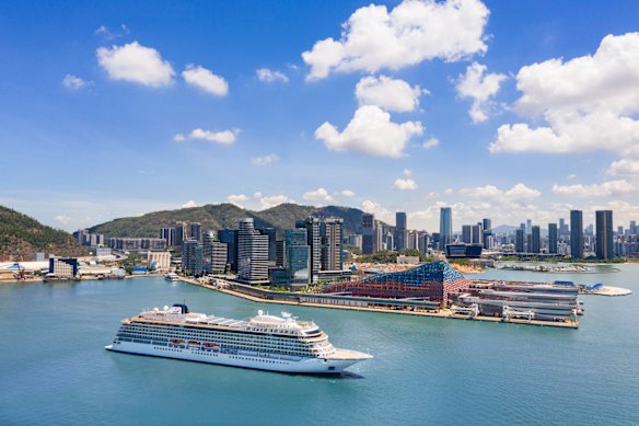 Viking’s Yi Dun arriving into Keelung.