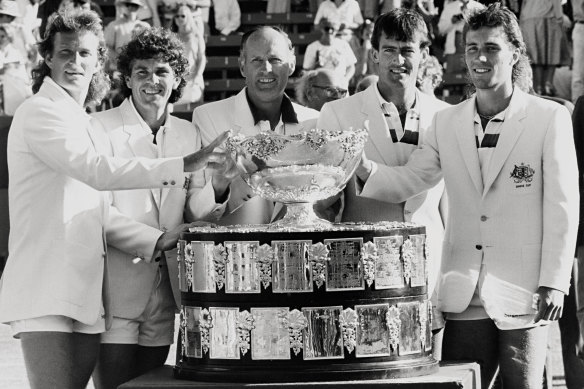 Neale Fraser (centre) with Australia’s victorious 1986 Davis Cup team Peter McNamara, Paul McNamee, John Fitzgerald and Pat Cash.