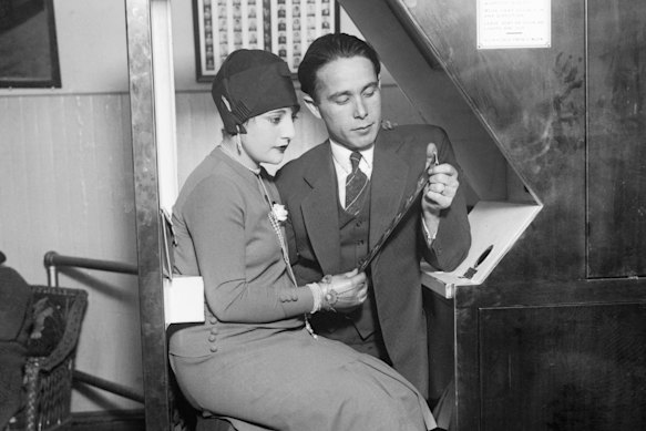 Anatol Josepho and his wife, Ganna, with his Photomaton invention.