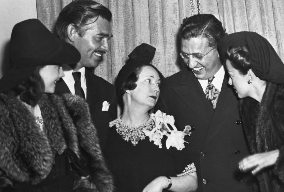 Margaret Mitchell, author of Gone with the Wind, with (l-r) actors Vivien Leigh (Scarlett O’Hara), Clark Gable (Rhett Butler), producer David Selznick and Olivia de Havilland (Melanie Wilkes).