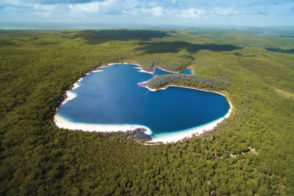 Lake McKenzie - puddle perfection.